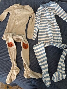 Old Navy bundle - 2 zipper footed pajamas 4T